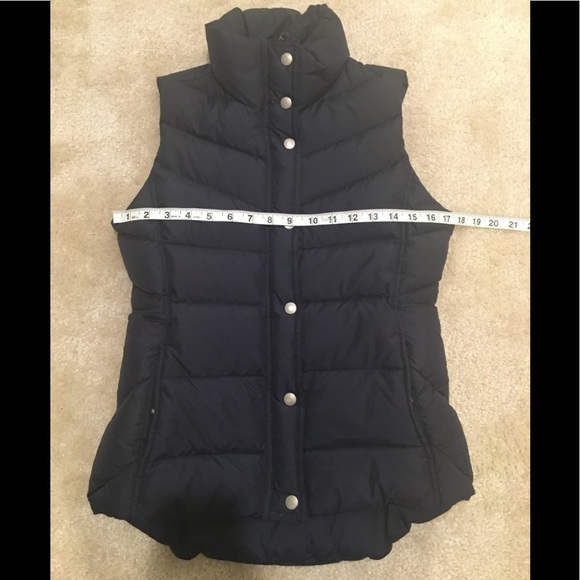 🎉 HP 🎉 J. Crew Puffer Vest - Picture 7 of 9